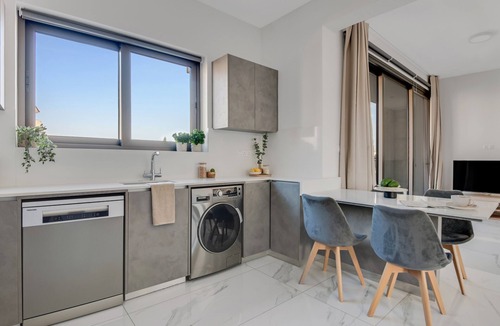 Limassol Apartment | Sanders Palama - Lovely 2-bdr Apt With Balcony