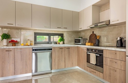 Agios Tychon Apartment | Sanders River Plaza - Airy 1-Bdr Apt with Balcony