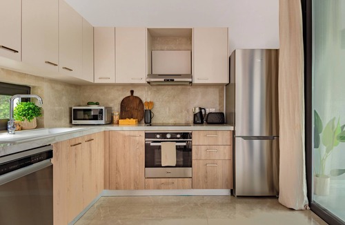 Agios Tychon Apartment | Sanders River Plaza - Airy 1-Bdr Apt with Balcony