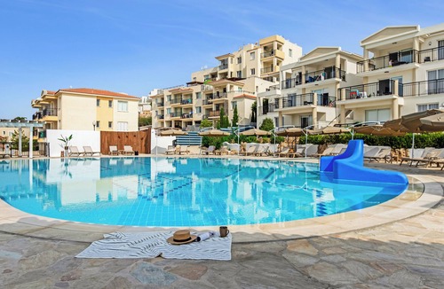 Chlorakas Apartment | Sanders Seaview - Neat 2 Bdr Apt