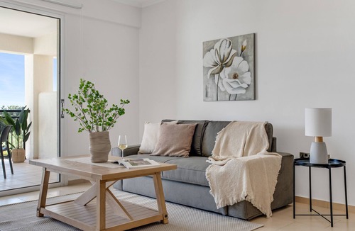 Chlorakas Apartment | Sanders Seaview - Trendy 1 Bdr Apt with Seaview