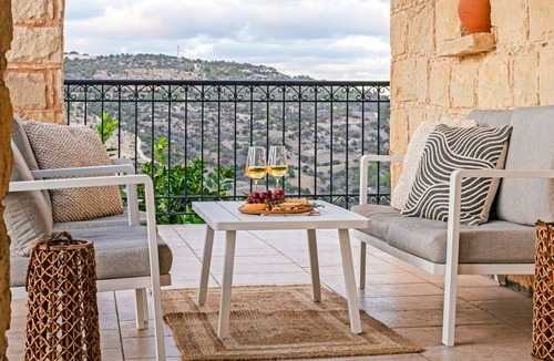 Peristerona Villa | Sanders View - Dreamy 7-Bdr Villa with Pool