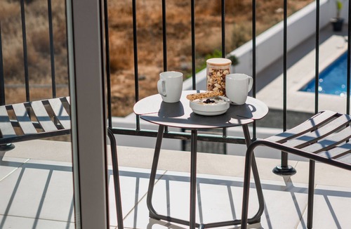 Tremithousa Villa | Sanders White Mountains - Vibrant Villa with Pool