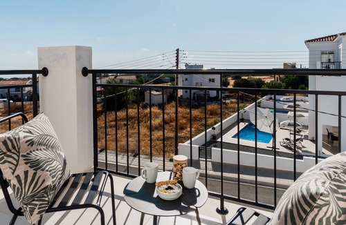Tremithousa Villa | Sanders White Mountains - Vibrant Villa with Pool