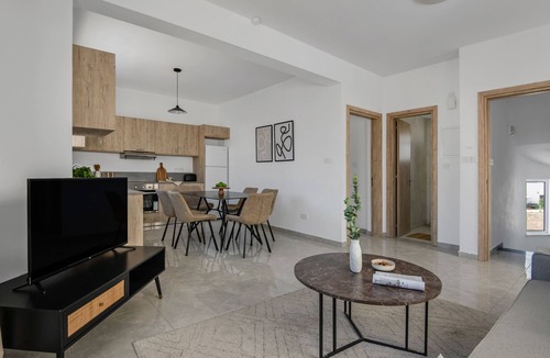 Tremithousa Villa | Sanders White Mountains - Vibrant Villa With Pool