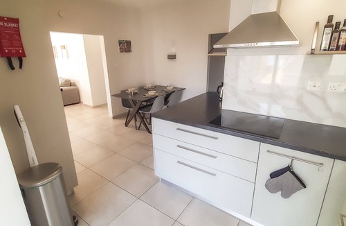 Historical Center Apartment | Sea Breeze Central, 2bed, sleeps 4, Wi-Fi, Sat TV