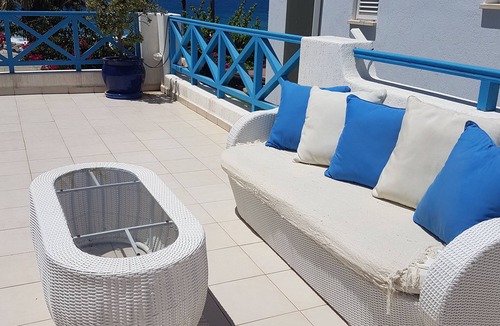 Chlorakas Villa | Sea Front Villa, 3 Bedrooms, Hot Tub, communal pool