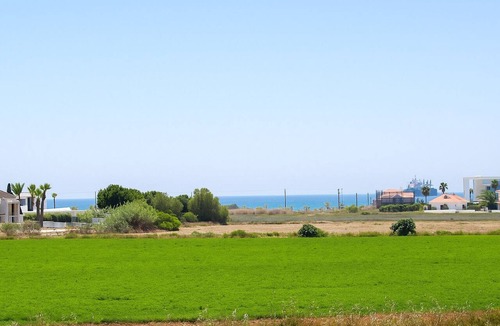 Oroklini Villa | Sea View Oasis: Private Room, Beach, Pool, Gym
