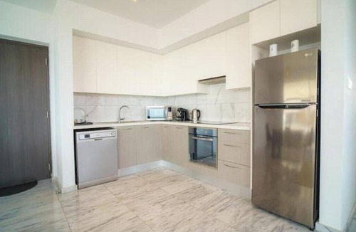 Larnaca Apartment | Seaview Pearl in Mackenzie with Pool & Jacuzzi