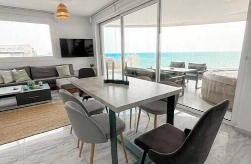 Larnaca Apartment | Seaview Pearl in Mackenzie with Pool & Jacuzzi