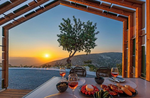 Peristerona Villa | Seaview Wooden Cabin with Jacuzzi