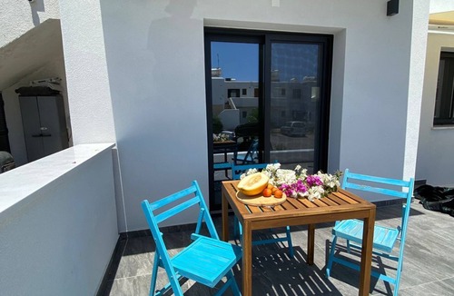 Universal Apartment | Shades of Blue Apartment