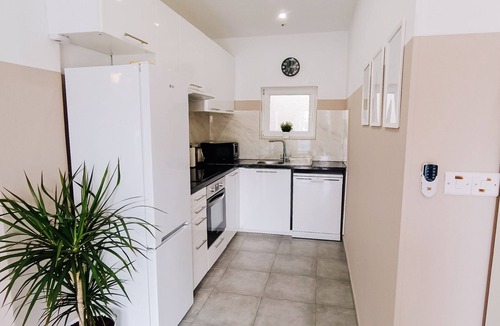 Larnaca Apartment | Shelter next to the beach