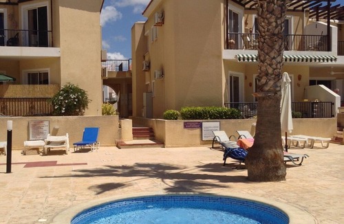 Universal Apartment | Sirena Sunrise, Cute Pool, Free Wifi, 15 Min walk to Beach or Shopping Mall