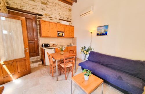 Skarinou Apartment | Skarinou's Landhouse Poolside Heaven Apartment
