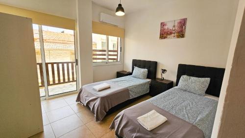 Larnaca City Centre Apartment | Sky Ward City Rooms, 150m from Chabad Lubavitch