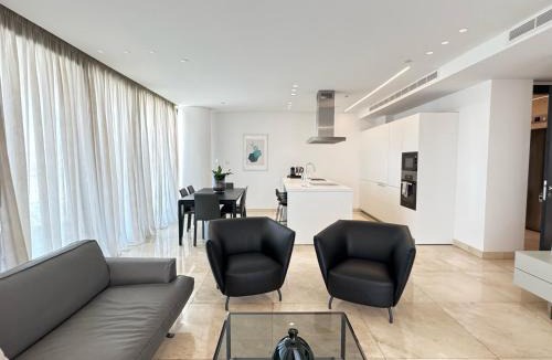City Centre Apartment | SkyHigh Park View Living