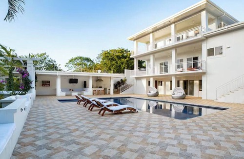 Playa Gigante House | Spacious 5-bedroom Oasis, in Lovely Tola with AC, Pool and Comfort