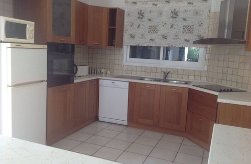 Chlorakas Villa | Spacious 5-bedroom villa 15-30m away from the sea
