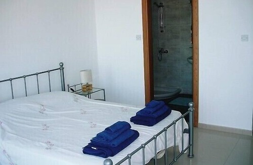 Potamos tis Germasogeias Apartment | Spacious apartment. Gated in Limassol district area close to all amenities