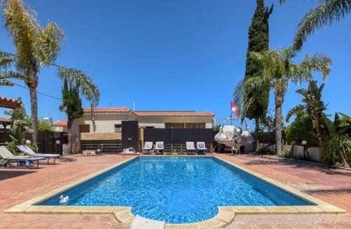 Pernera Villa | Spacious, Luxurious 3 Bedroom Villa, Big Swimming Pool, big plot can sleep 8