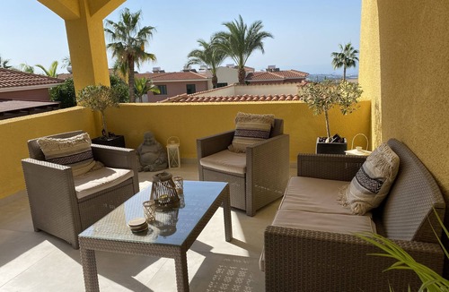 Tala Apartment | Spacious, modern apartment with ocean views - 10 mins to the beach!