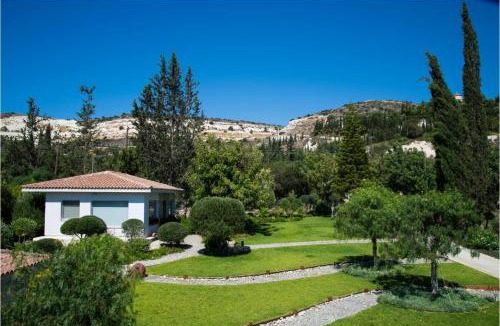 Pentakomo House | St.George's Country Retreat