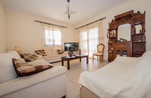 Simou Villa | Stephanie Villa