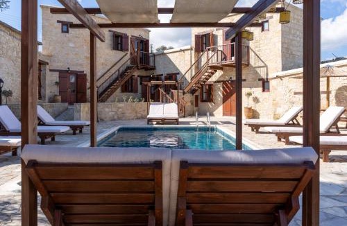Giolou Apartment | Stone Court Boutique Studios