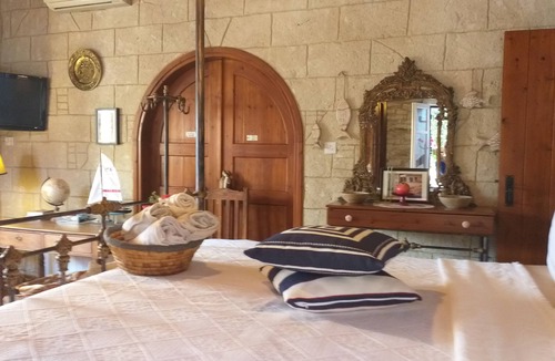 Kalavasos Hotel | Stratos Art Deco House