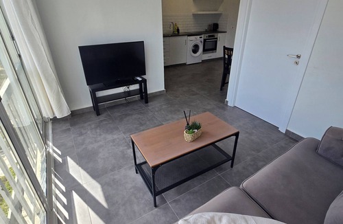 Agios Tychon Apartment | Studio by the sea - Studio apartment with a separate bedroom 50m from the beach