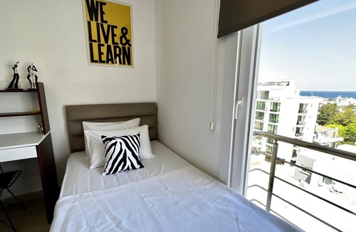Kyrenia Apartment | Studio Flat w Sea View 10 min to Beach in Kyrenia