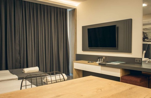 Trikomo Apartment | Studio Flat w Shared Pool 4 min to Beach in Iskele