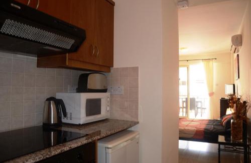 Peyia Town Apartment | Studio with shower room E5, full kitchen, poolside, FREE WIFI