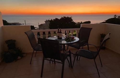 Sea Caves Apartment | Stunning Sea View Apartment in the Sea Caves