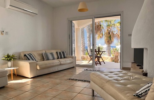 Chlorakas Villa | Stunning Villa 200m from the Sea