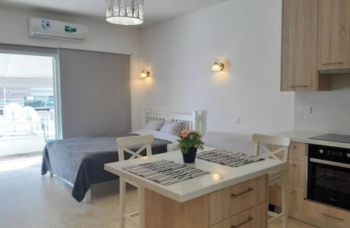 Agios Tychon Apartment | Sun sea B102 apartment by the beach by Sky Universe
