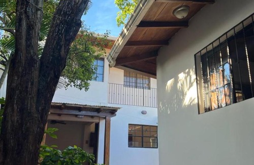 Leon House | Sunrise Guest House