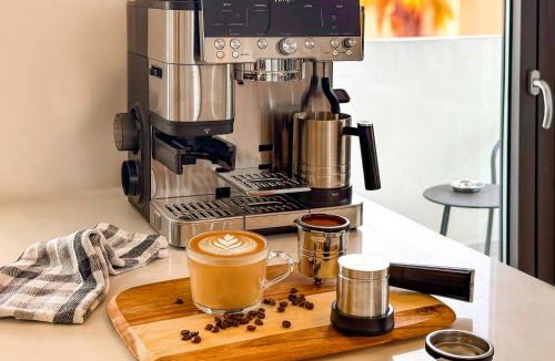 Larnaca Apartment | Sunset Balcony and Espresso Station Apartment