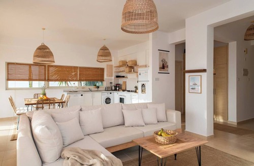 Esentepe Apartment | Sunset Sea and mountain view 3 bed 2 bathroom apartment ground floor