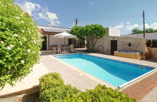 Tremithousa Villa | Superb 2-bedroom 2-bathroom Traditional Stone Cottage