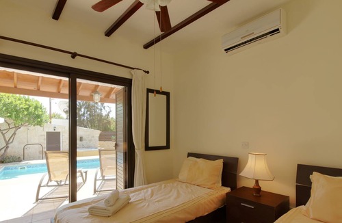 Tremithousa Villa | Superb 2-bedroom 2-bathroom Traditional Stone Cottage