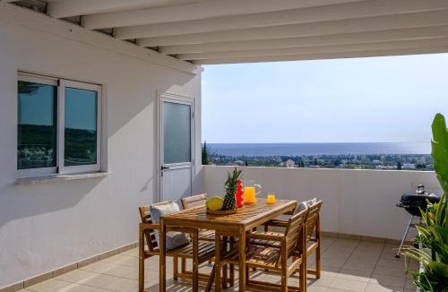 Peyia Town House | Tariro Townhouse by Nomads