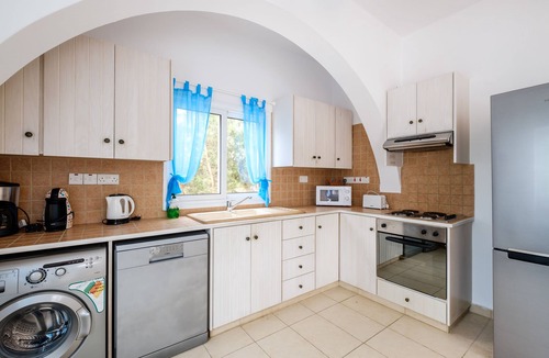 Ayia Thekla Hotel | Thalassines Beach Villas