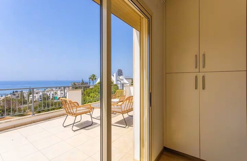 Agios Tychon Villa | The Blue Pearl Villa Limassol - Pool Jacuzzi Sauna