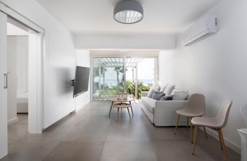 Pervolia House | The MedView Garden House