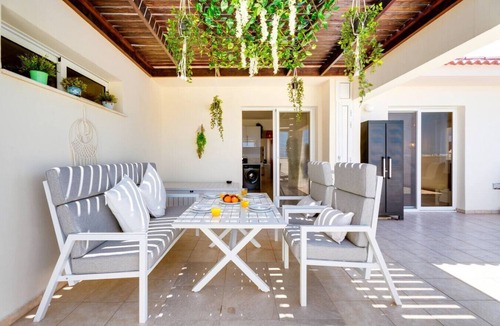 Kapparis Apartment | Thea Court Seaview Retreat