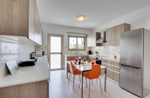 Larnaca Apartment | This apartment is a 2 bedroom(s), 1 bathrooms, located in Larnaca, Larnaca.