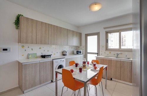 Larnaca Apartment | This apartment is a 2 bedroom(s), 1 bathrooms, located in Larnaca, Larnaca.