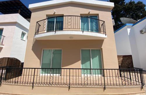 Universal Villa | Three Bedroom Casa de Paphos